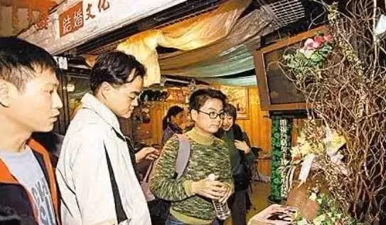 「身軀雖小，卻父愛如山」離開周星馳後星途黯淡、兒子重病，如今又遭遇欠薪，黃一山實慘