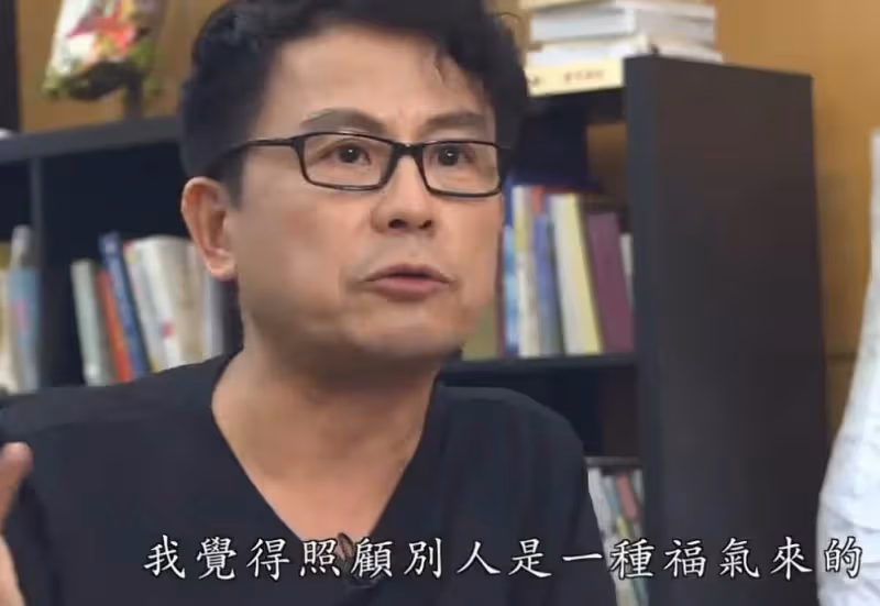 「身軀雖小,卻父愛如山」離開周星馳後星途黯淡、兒子重病,如今又遭遇欠薪,黃一山實慘