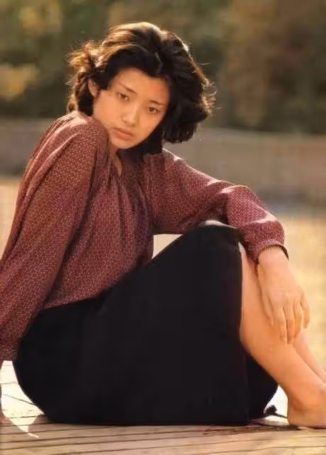山口百惠真是美了一輩子！年輕時明艷動人，到老了也依舊有魅力：拎7千包優雅又高貴