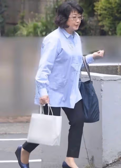 山口百惠真是美了一輩子!年輕時明艷動人,到老了也依舊有魅力:拎7千包優雅又高貴