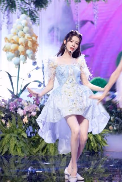 六大衛視春晚:Baby獨領風騷,張碧晨撕心裂肺,華晨宇歡樂嗨皮