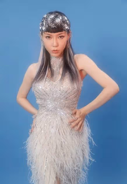 六大衛視春晚:Baby獨領風騷,張碧晨撕心裂肺,華晨宇歡樂嗨皮