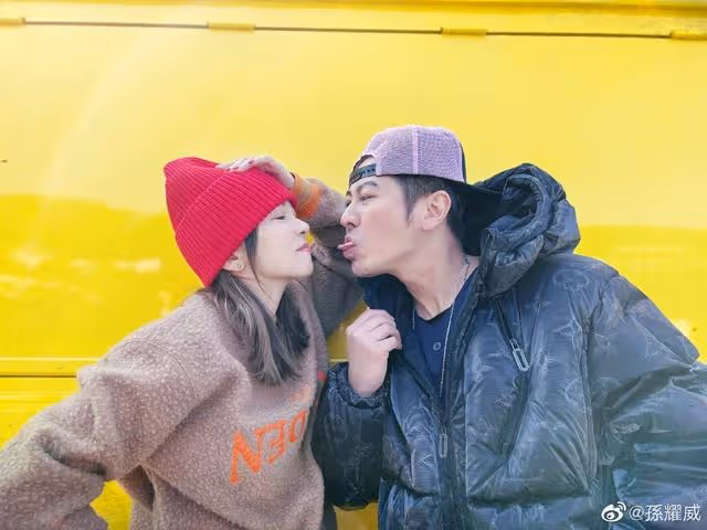 知名港星曬照慶祝結婚5周年!家中豪宅帶私人電梯,丈夫曾遭雪藏