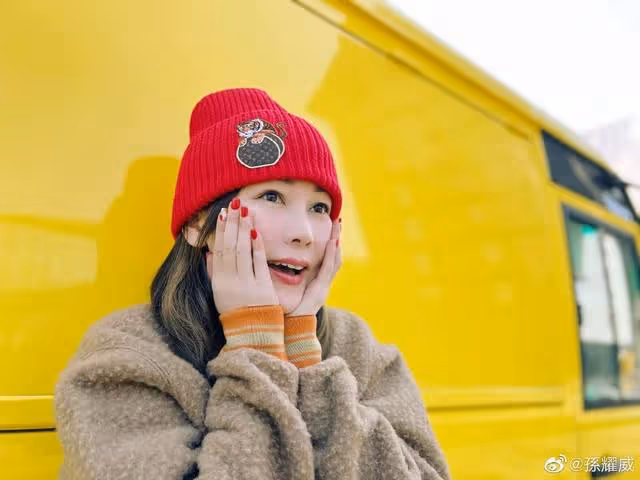 知名港星曬照慶祝結婚5周年!家中豪宅帶私人電梯,丈夫曾遭雪藏