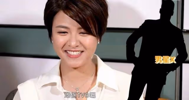 恭喜!TVB上位小花分手數月後疑有新戀情,心花怒放手捧大束玫瑰
