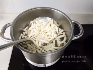 比大魚大肉更受歡迎！嫩滑鮮美的肉末白玉菇