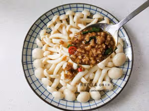 比大魚大肉更受歡迎！嫩滑鮮美的肉末白玉菇