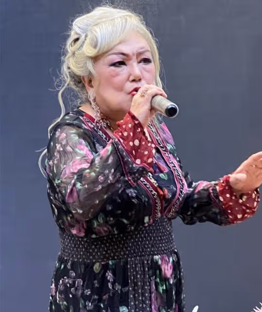 88歲女星移民國外,一身珠光寶氣辦餞別宴,獲潘志文魏秋樺等歡送