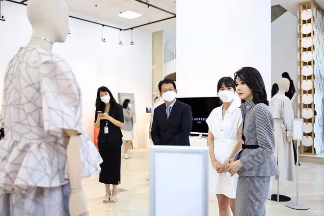 韓最美第一夫人金建希20年前舊照曝光引熱議!好青澀,現在更精緻
