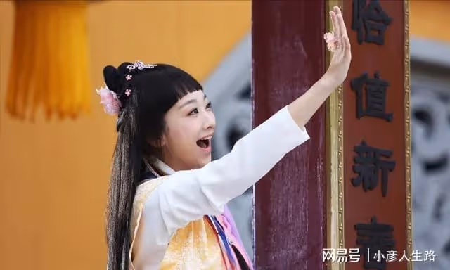放棄高薪主動退圈,38歲穆婷婷被偶遇,臉部胖一圈仍顏值在線