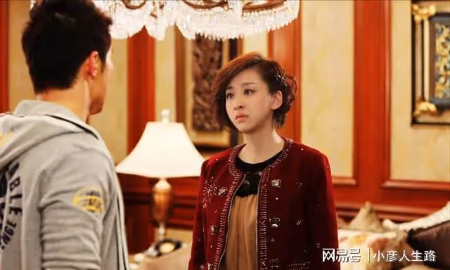 放棄高薪主動退圈,38歲穆婷婷被偶遇,臉部胖一圈仍顏值在線