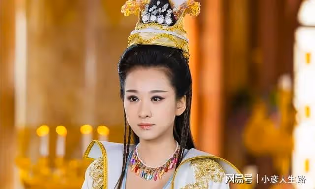 放棄高薪主動退圈,38歲穆婷婷被偶遇,臉部胖一圈仍顏值在線