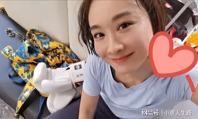 放棄高薪主動退圈，38歲穆婷婷被偶遇，臉部胖一圈仍顏值在線