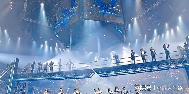 Mirror演唱會出現重大事故!600公斤巨屏砸中舞者,李澤楷將擔責