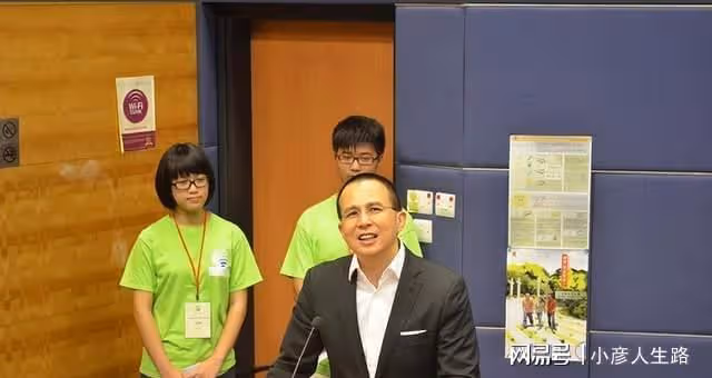 Mirror演唱會出現重大事故!600公斤巨屏砸中舞者,李澤楷將擔責