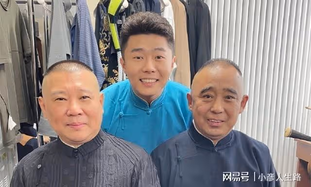 德雲社周九良孜身一人,出現在機場候機室,是去揭陽錄製節目嗎?