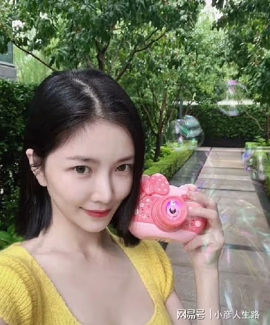 杜淳陪妻女玩泡泡好歡樂,王燦剪短髮被質疑模仿宋慧喬發聲否認