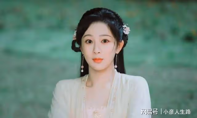 《沉香如屑》口碑不佳,劇情低齡被批拉垮,楊紫演技被嘲套路化