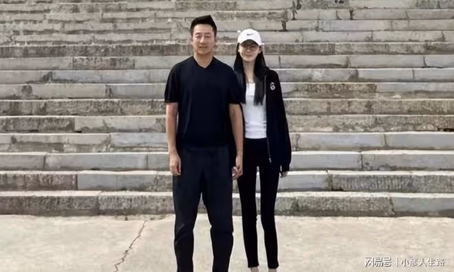 汪小菲約會被拍,張穎穎回應稱自己不是金絲雀,網友:想做正宮