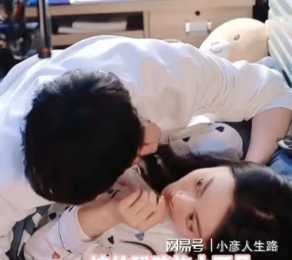 錢三一和林妙妙的吻戲花絮曝光,郭俊辰太會了,兩人側臉也好看