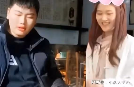 朱小偉陳萌婚期將至,大衣哥和鄰居探討迎親路線,網友:送上門的
