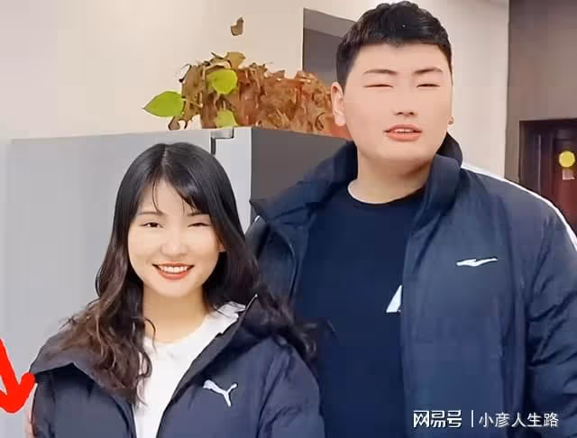 朱小偉陳萌婚期將至,大衣哥和鄰居探討迎親路線,網友:送上門的