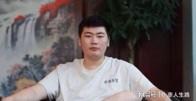 朱小偉陳萌婚期將至,大衣哥和鄰居探討迎親路線,網友:送上門的