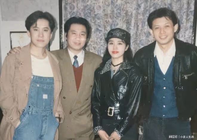 53歲毛寧現身商演撈金!身材發福臉部僵硬,與富婆合影笑容滿面