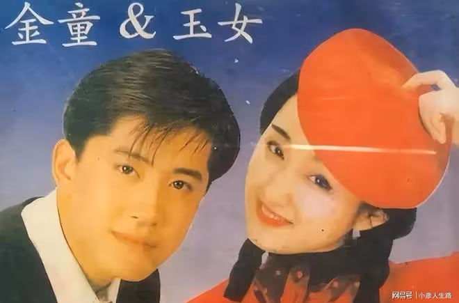 53歲毛寧現身商演撈金!身材發福臉部僵硬,與富婆合影笑容滿面