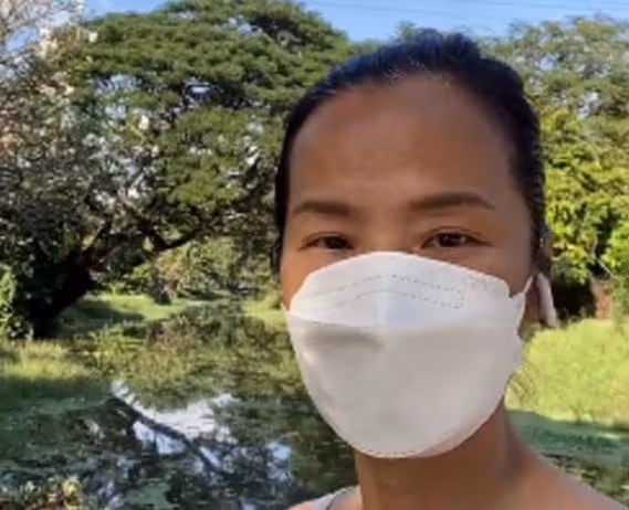 58歲韋唯思娃心切跑美國,被兒子抱懷中似少女,轉行當老師太愜意