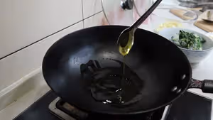 小白菜燉土豆條，東北地道家常菜，從小吃到大的味道，絕對錯不了