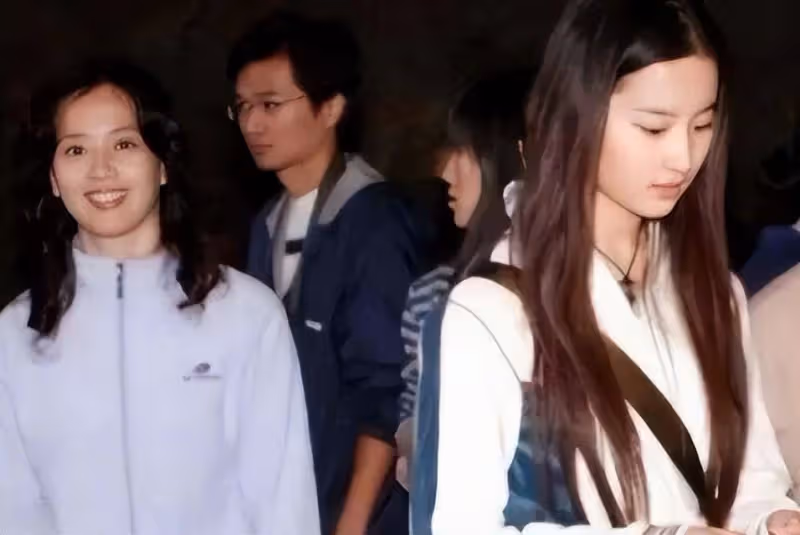 全家最丑劉亦菲 "神仙姐姐"口中的媽媽有多優秀