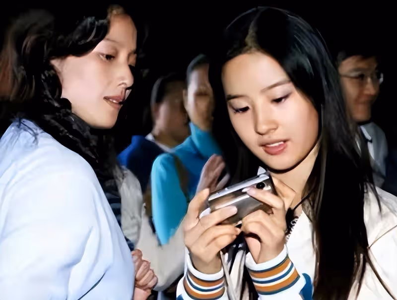 全家最丑劉亦菲 "神仙姐姐"口中的媽媽有多優秀