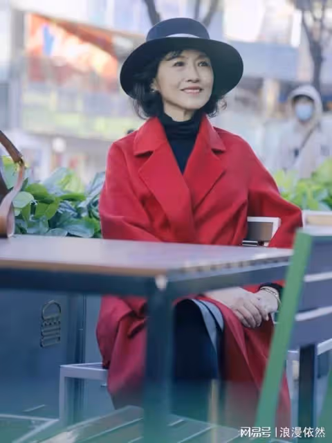 65歲阿姨將30萬存款全部給了兒媳,生病時才知道女兒女婿對自己好