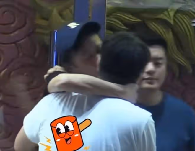 戲骨岳暘私下太辣眼,亂親男友人抱著不撒手,勾脖子撒嬌疑似醉酒