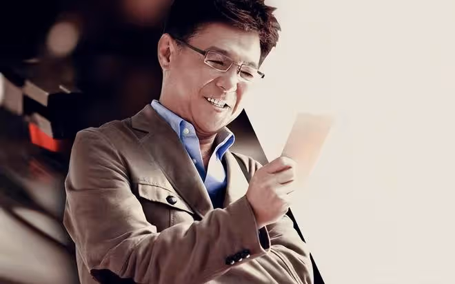 姜育恆59歲前女友回歸歌壇!膚白貌美似凍齡,再唱情難枕回憶滿滿