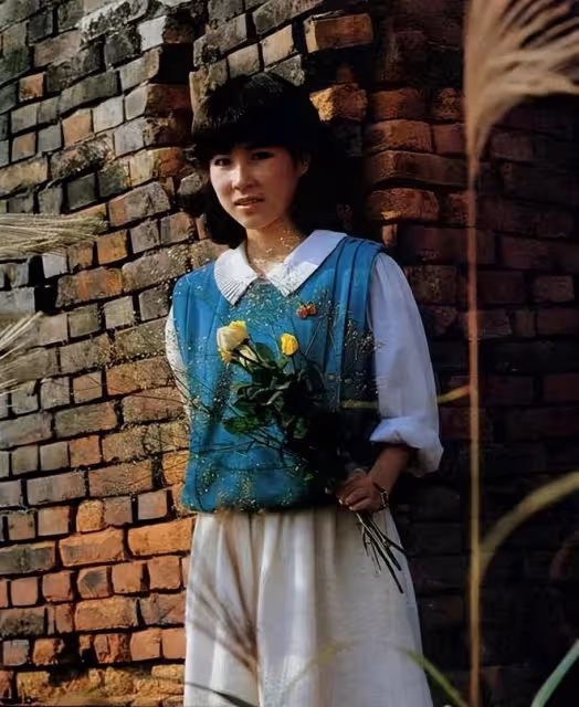 姜育恆59歲前女友回歸歌壇!膚白貌美似凍齡,再唱情難枕回憶滿滿