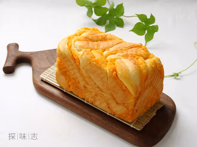 鹹蛋黃肉鬆吐司