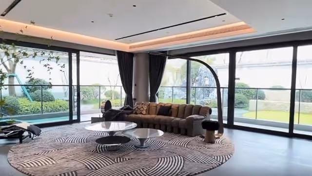 恭喜!傳香港知名男星攜4個子女定居長沙,花800萬全款在當地買房