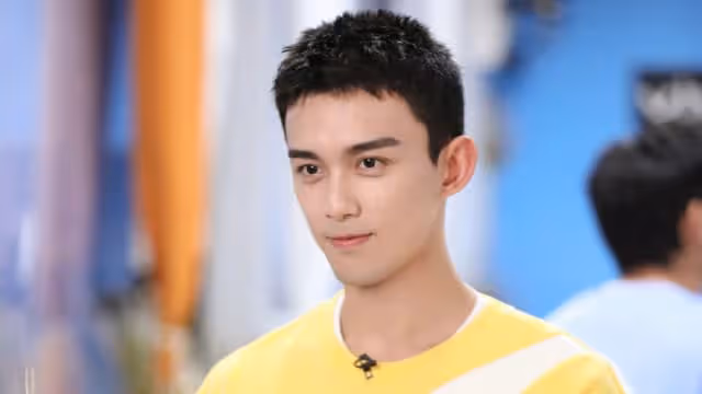 單手抱趙露思引討論　吳磊：具備成年男子正常的力量
