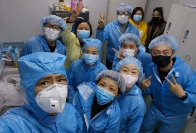 王一楠女兒當核酸檢測志願者!長發飄飄亭亭玉立,老爸高鑫感自豪