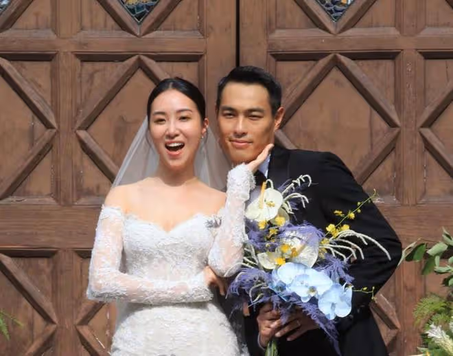楊祐寧婚紗照首曝光,小7歲妻子身材好,晚上婚禮賓客名單太豪華