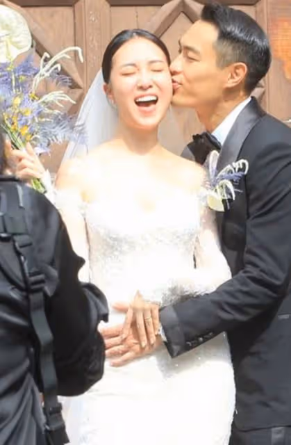 楊祐寧婚紗照首曝光,小7歲妻子身材好,晚上婚禮賓客名單太豪華