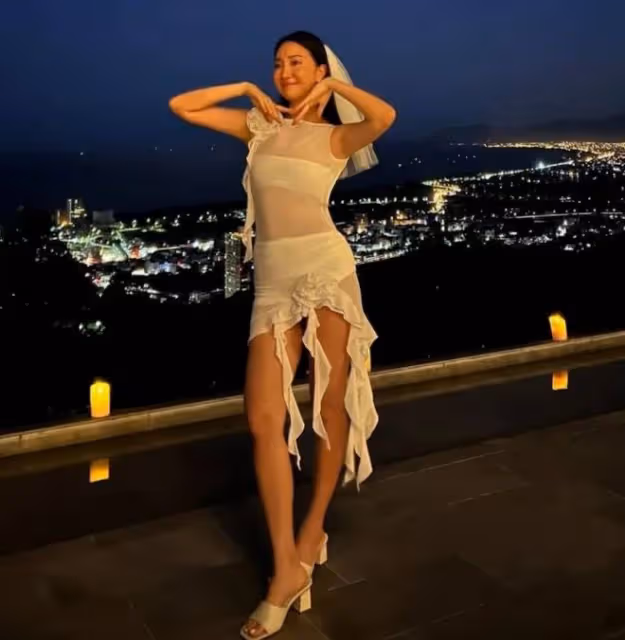 楊祐寧婚紗照首曝光,小7歲妻子身材好,晚上婚禮賓客名單太豪華