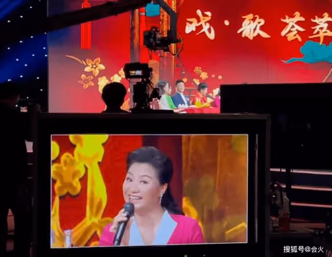 77歲歌唱家李谷一罕見露面 面色紅潤狀態好