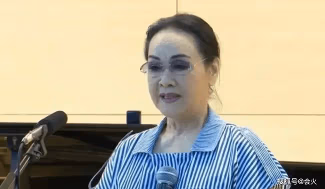 77歲歌唱家李谷一罕見露面 面色紅潤狀態好