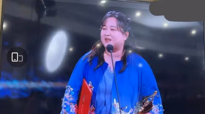 百花獎明星百態,袁泉張譯獲獎實至名歸,賈玲風格像女企業家