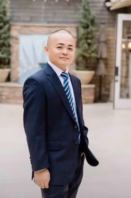 伊能靜為頂級富豪慶生!現場美女如雲,男方被曝詐騙上億逃亡海外