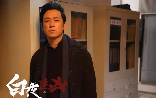 潘粵明與新女友感情穩定?深夜和美女坐豪車同行,女方膚白顏值高