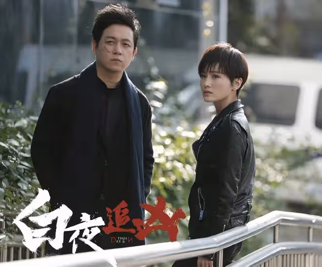 潘粵明與新女友感情穩定?深夜和美女坐豪車同行,女方膚白顏值高
